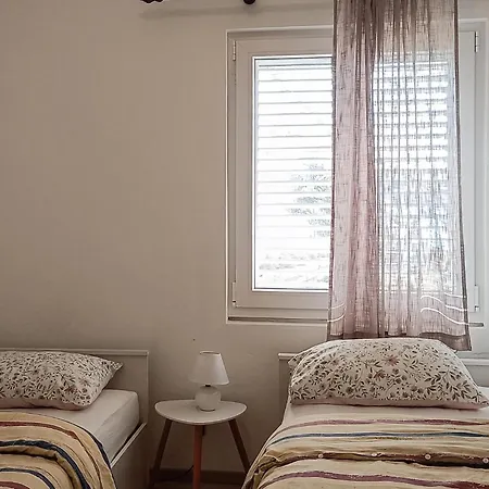 Apartment 2 Bedroom Beautiful In *