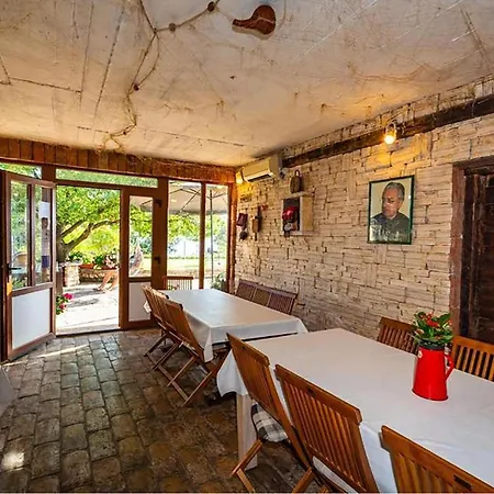 2 Bedroom Beautiful In Apartment *