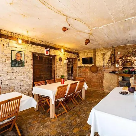 2 Bedroom Beautiful In Apartment Posedarje