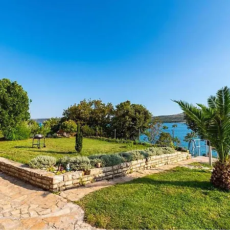 Apartment 2 Bedroom Beautiful In