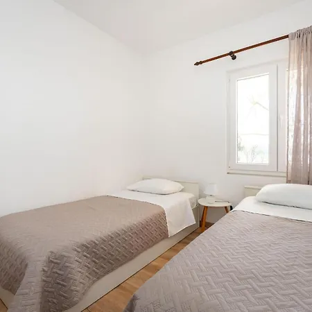 2 Bedroom Beautiful In * Posedarje